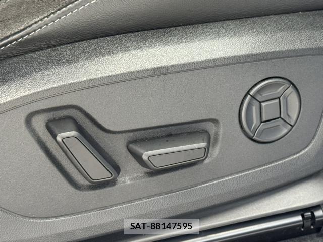 Audi Q3 2021-10 8817030-6