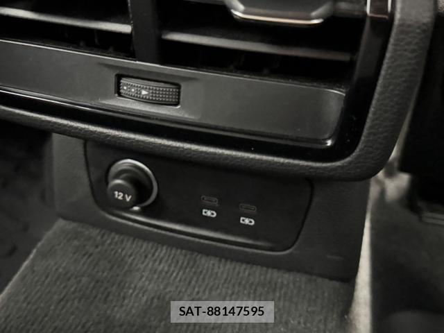 Audi Q3 2021-10 8817030-7