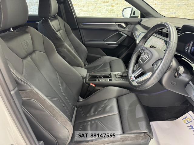 Audi Q3 2021-10 8817030-9