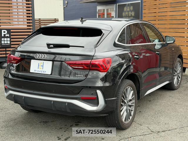 Audi Q3 2021-11 8817019-4