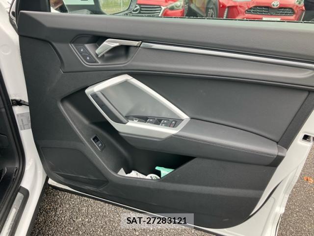 Audi Q3 2024-09 8817606-9