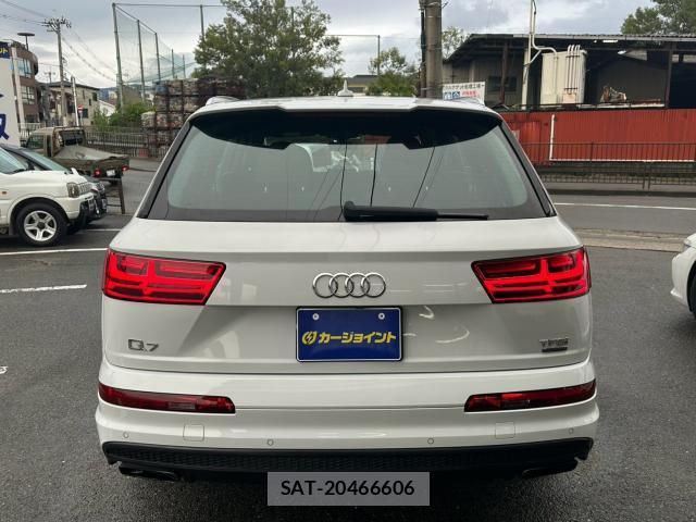 Audi Q7 2018-05 8815287-9