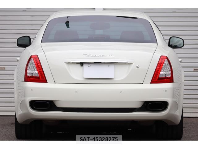 Maserati QUATTROPORTE 2010-08 8814498-11