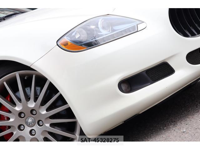 Maserati QUATTROPORTE 2010-08 8814498-14