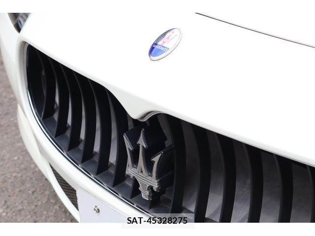 Maserati QUATTROPORTE 2010-08 8814498-16