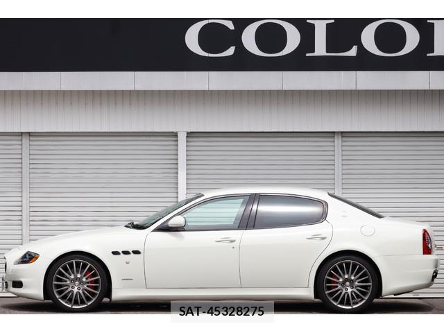 Maserati QUATTROPORTE 2010-08 8814498-2