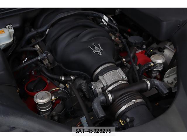 Maserati QUATTROPORTE 2010-08 8814498-6