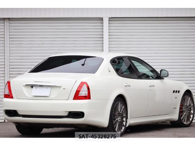 Maserati QUATTROPORTE 2010-08 8814498-8