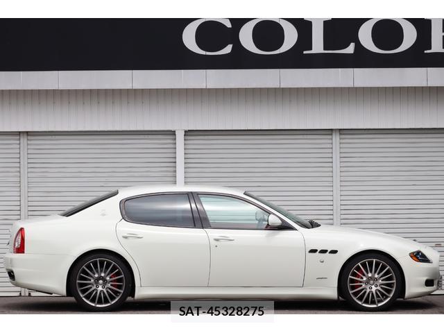 Maserati QUATTROPORTE 2010-08 8814498-9
