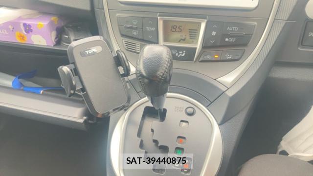 Toyota RACTIS 2011-10 8812095-15