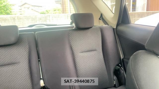Toyota RACTIS 2011-10 8812095-18