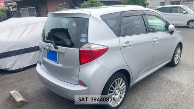 Toyota RACTIS 2011-10 8812095-2