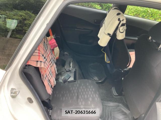 Toyota RACTIS 2014-03 8813383-11