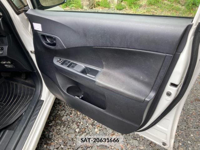 Toyota RACTIS 2014-03 8813383-14