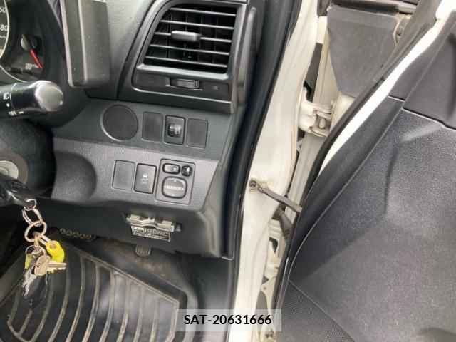 Toyota RACTIS 2014-03 8813383-15