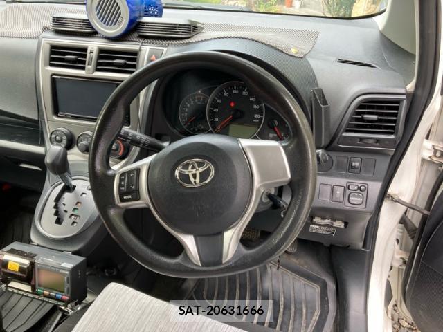 Toyota RACTIS 2014-03 8813383-16