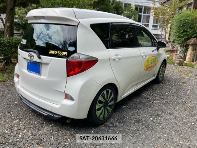 Toyota RACTIS 2014-03 8813383-2