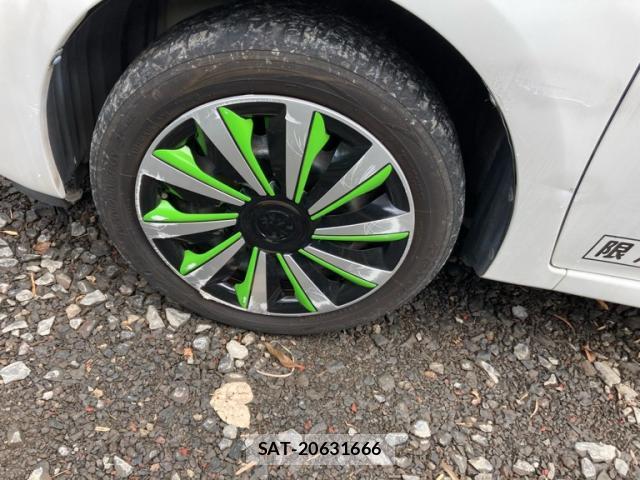 Toyota RACTIS 2014-03 8813383-7