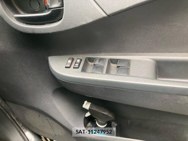 Toyota RACTIS 2010-12 8816287-10