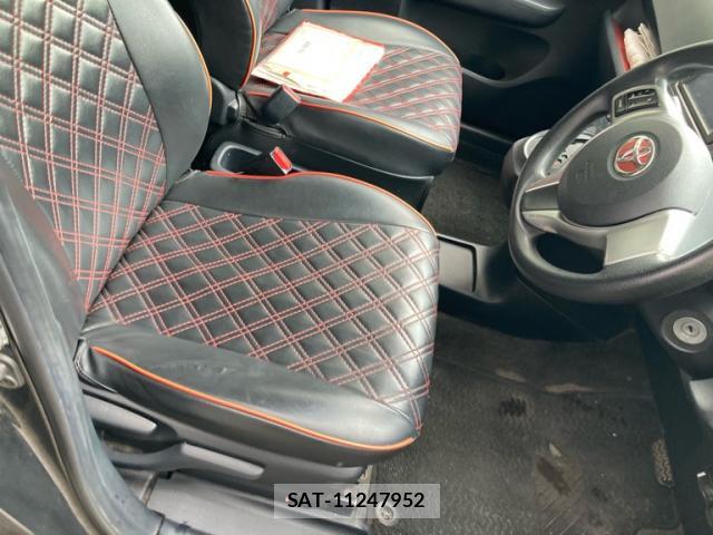 Toyota RACTIS 2010-12 8816287-11