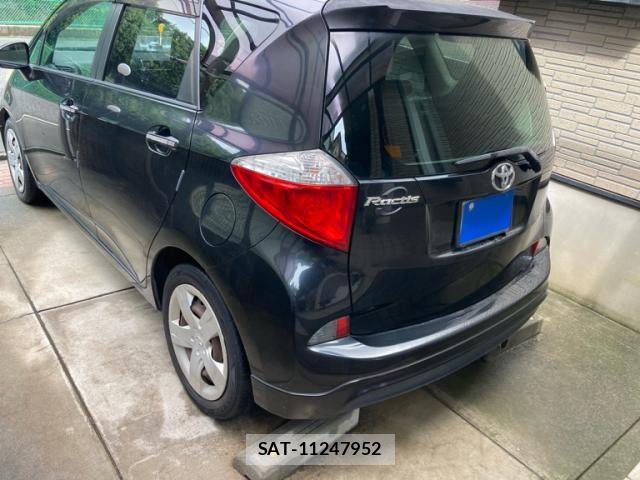 Toyota RACTIS 2010-12 8816287-13