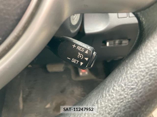 Toyota RACTIS 2010-12 8816287-17