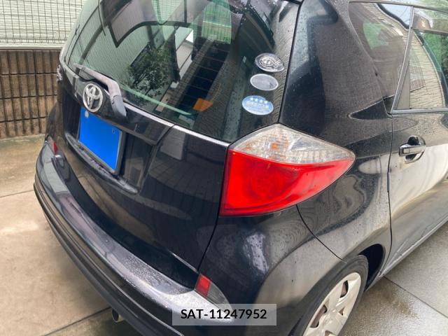 Toyota RACTIS 2010-12 8816287-2