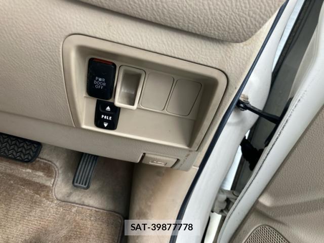 Toyota RAUM 2005-12 8813283-8