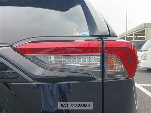 Toyota RAV4 2022-02 8812806-12