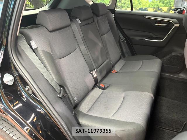 Toyota RAV4 2020-11 8813155-11