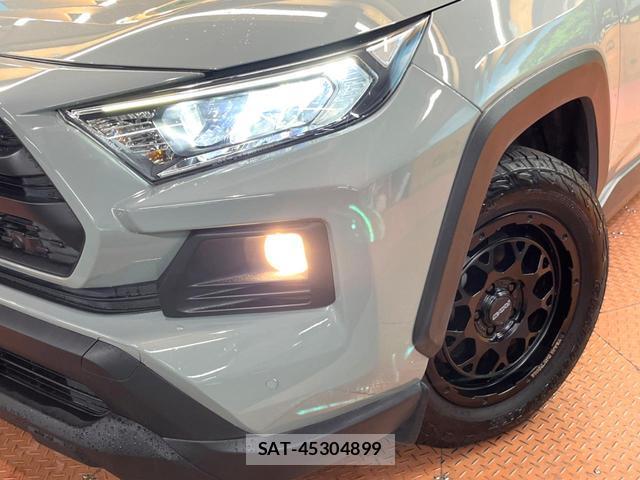 Toyota RAV4 2020-10 8813165-13