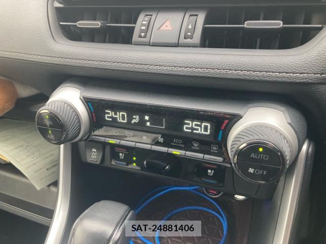 Toyota RAV4 2022-10 8813468-16