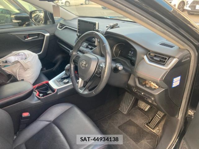 Toyota RAV4 2021-05 8813519-11