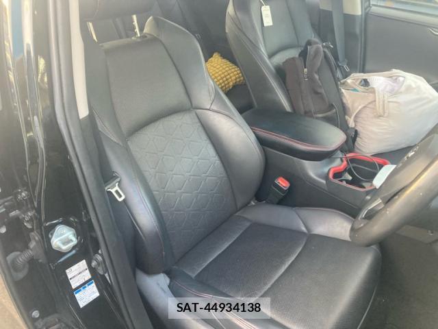 Toyota RAV4 2021-05 8813519-14