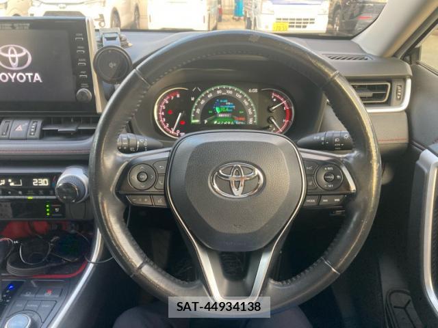 Toyota RAV4 2021-05 8813519-15