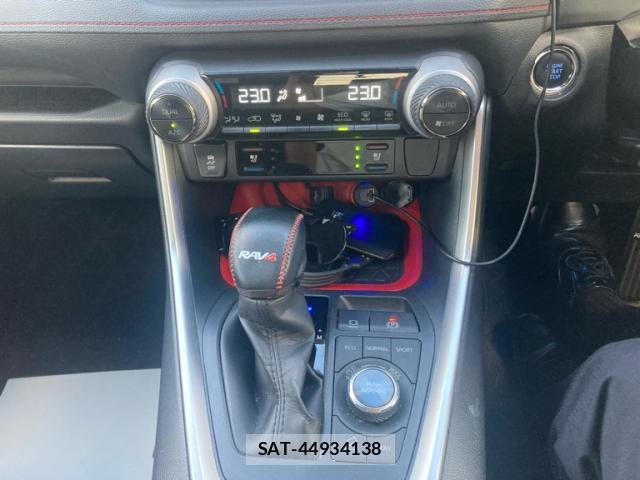 Toyota RAV4 2021-05 8813519-18