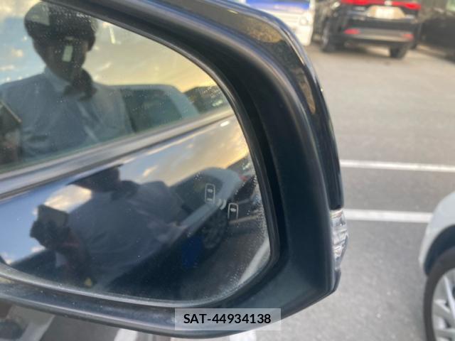 Toyota RAV4 2021-05 8813519-4