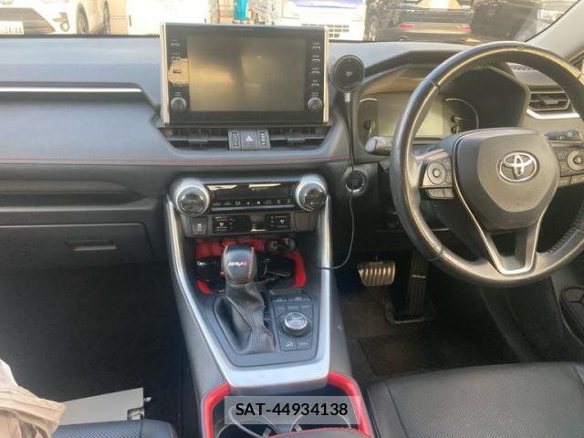 Toyota RAV4 2021-05 8813519-7