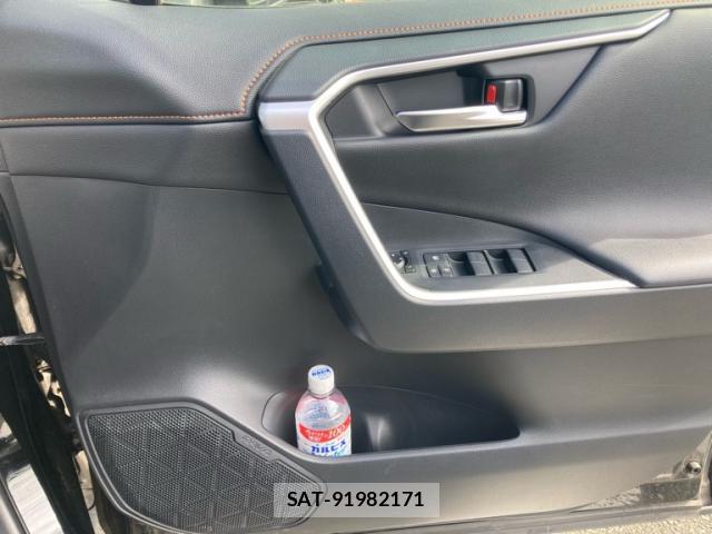 Toyota RAV4 2019-06 8813748-11