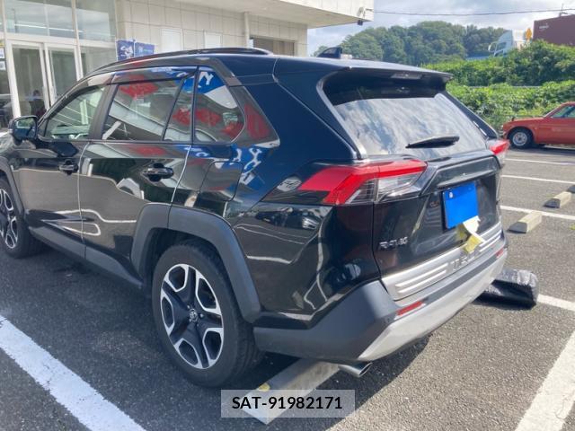 Toyota RAV4 2019-06 8813748-12