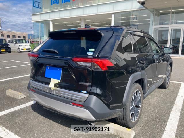 Toyota RAV4 2019-06 8813748-13