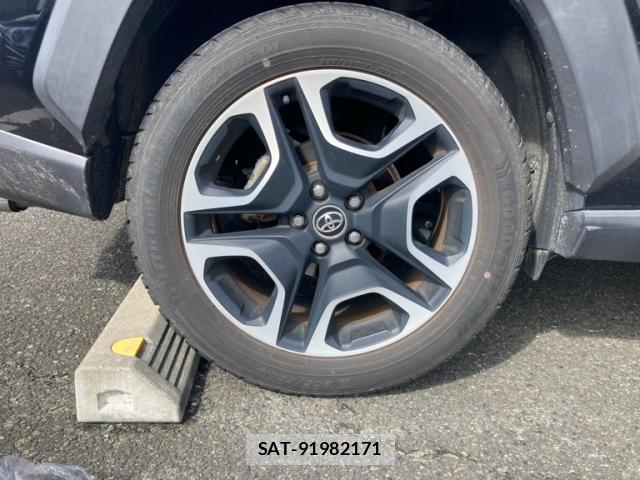 Toyota RAV4 2019-06 8813748-6