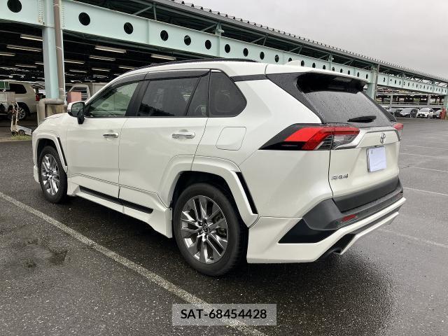 Toyota RAV4 2022-07 8813963-1