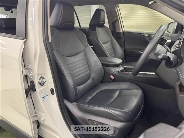 Toyota RAV4 2021-01 8814128-10
