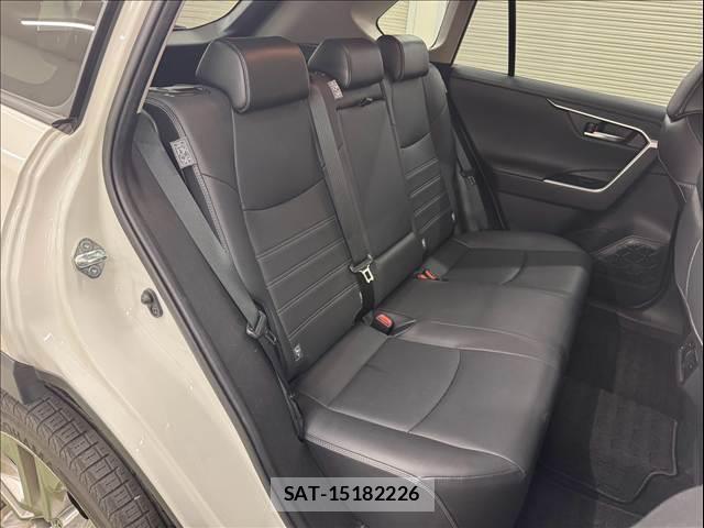 Toyota RAV4 2021-01 8814128-11