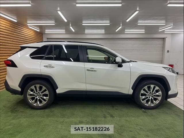 Toyota RAV4 2021-01 8814128-17