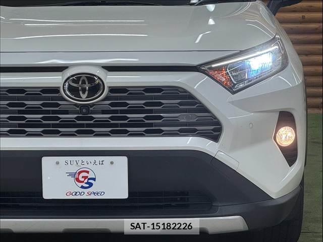 Toyota RAV4 2021-01 8814128-19