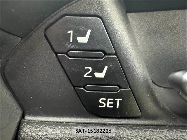 Toyota RAV4 2021-01 8814128-7