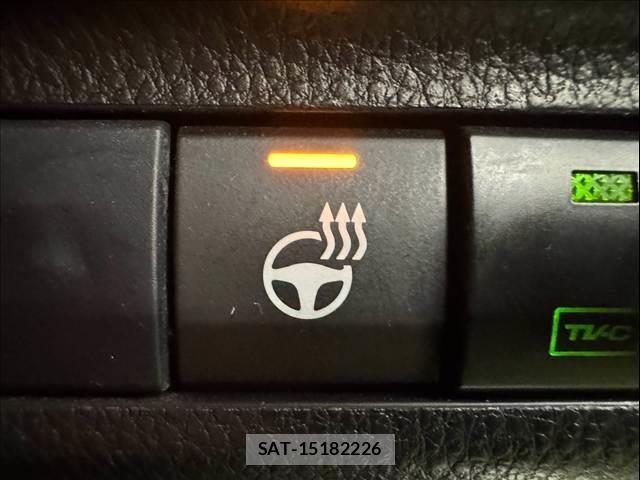 Toyota RAV4 2021-01 8814128-9