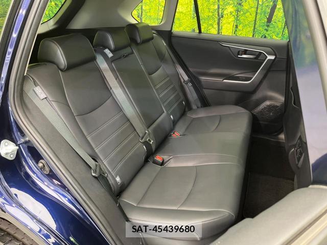 Toyota RAV4 2021-10 8814763-8